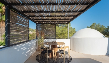 Resa Estates finca Can Floral Ibiza sale koop exter table.jpg